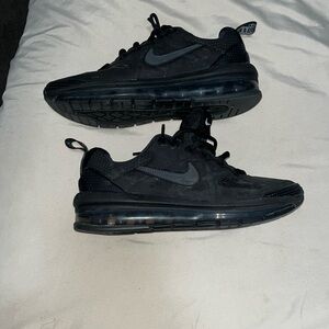Boys Nike airmaxs size 4y
